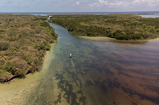 Mafia Island lagune met zeilboot