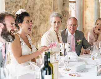 Zauberer Antonio Mamut verblüfft auf ihrer Hochzeit