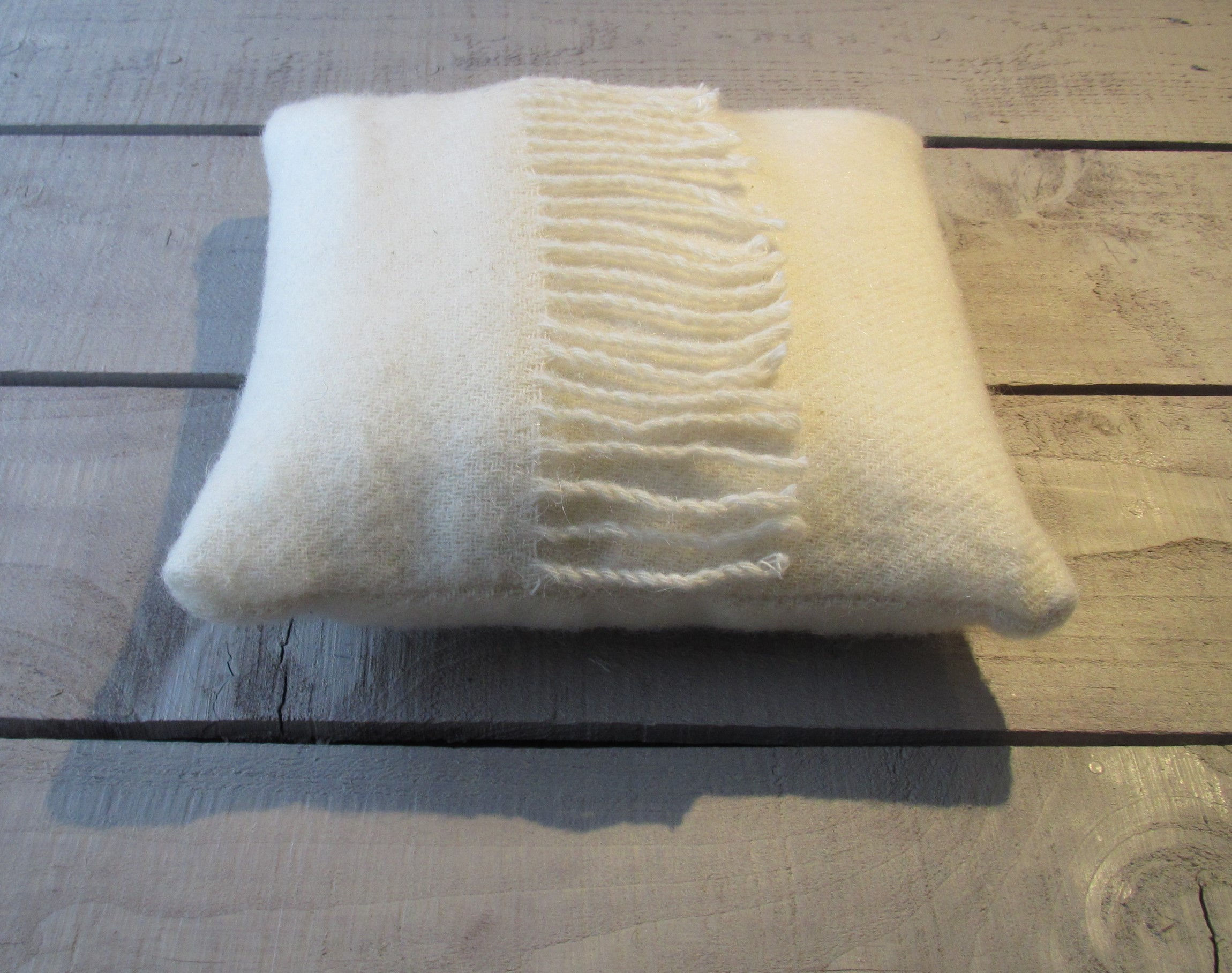 Cushion pure Welsh fringe