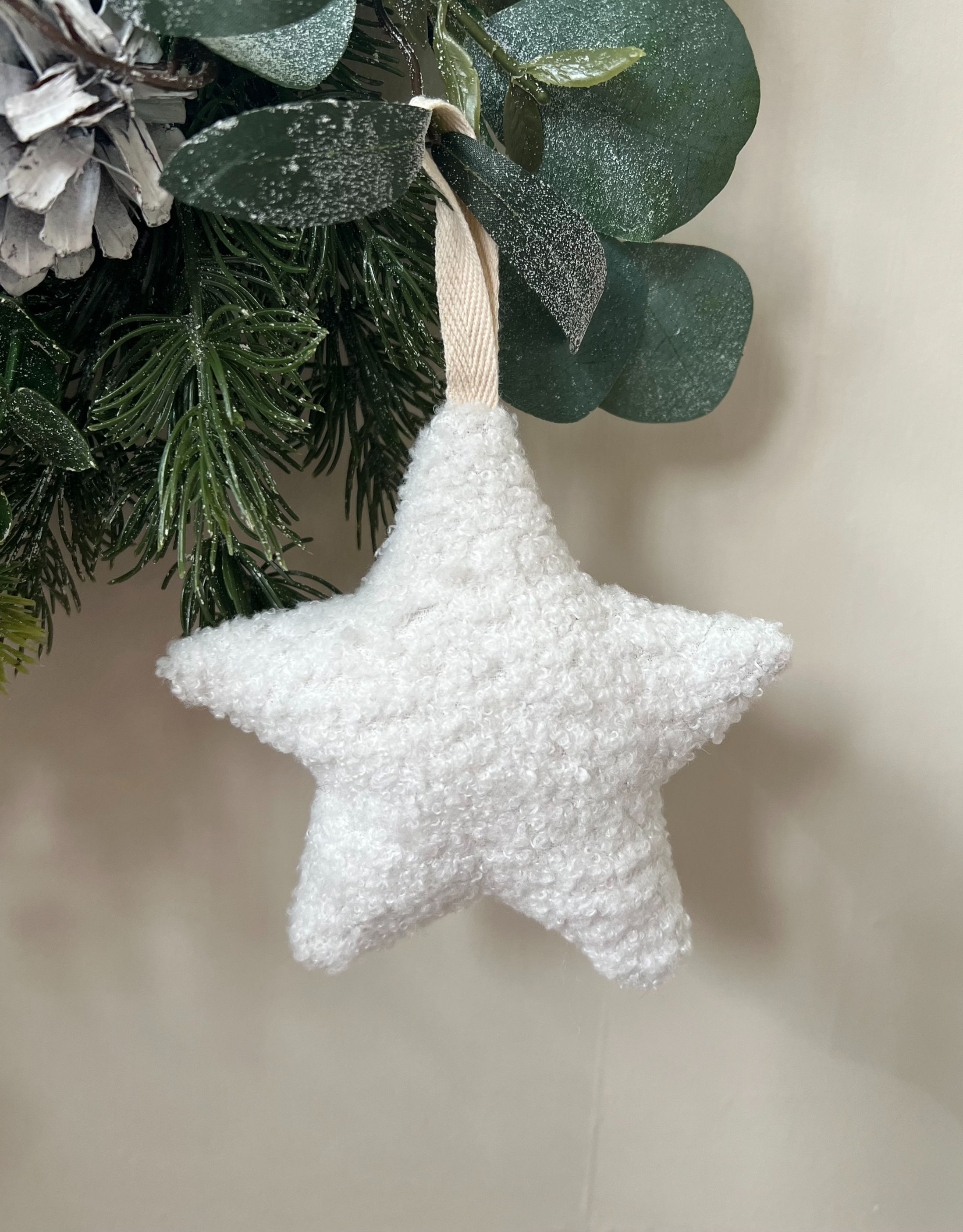 Bouclé star bauble