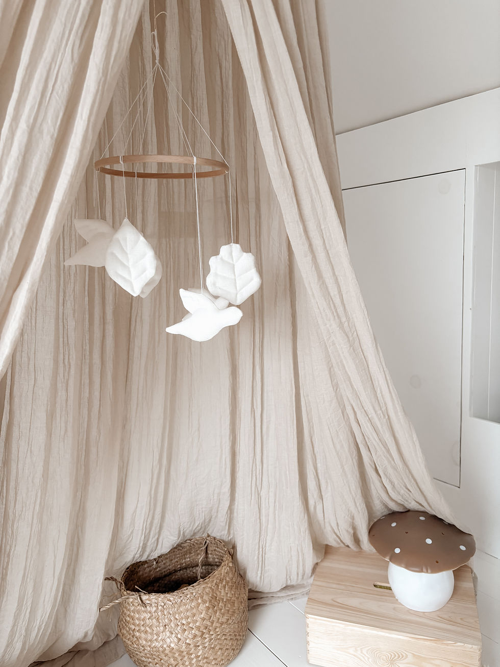 Thumbnail: Linen bird & leaf mobile