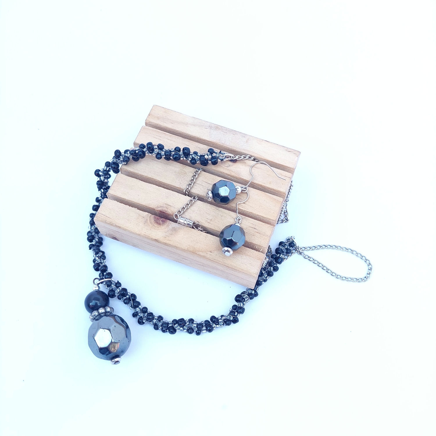 Beaded Necklace & earrings (black&gray/silver)