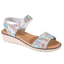 sandalia con velcros estampado de flores y suela de cuña