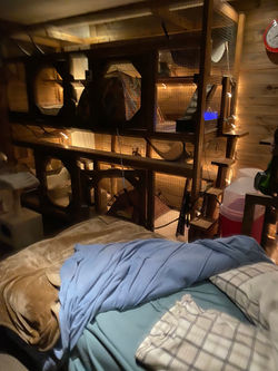 mon lit auprès d'eux