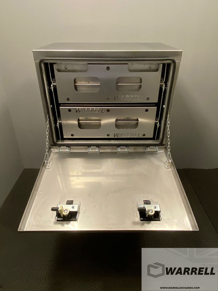 Miniaturbild: EX DISPLAY Plain Aluminium Side Lockers With Pull Out Drawers / Shelves