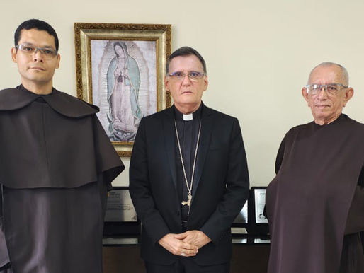 Dom Tourinho recebe visita de Frades Carmelitas