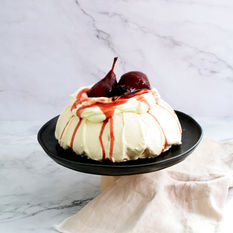 Pavlova met stoofpeertjes
