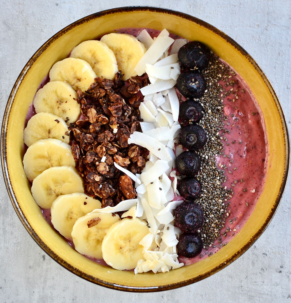 Smoothiebowl met blauwe bessen en mango