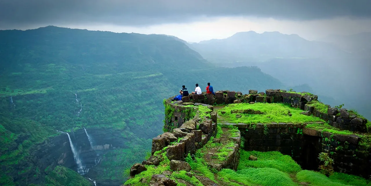 1574493396_khandala-rajmachi-fort-157392790575-orijgp.jpg.webp