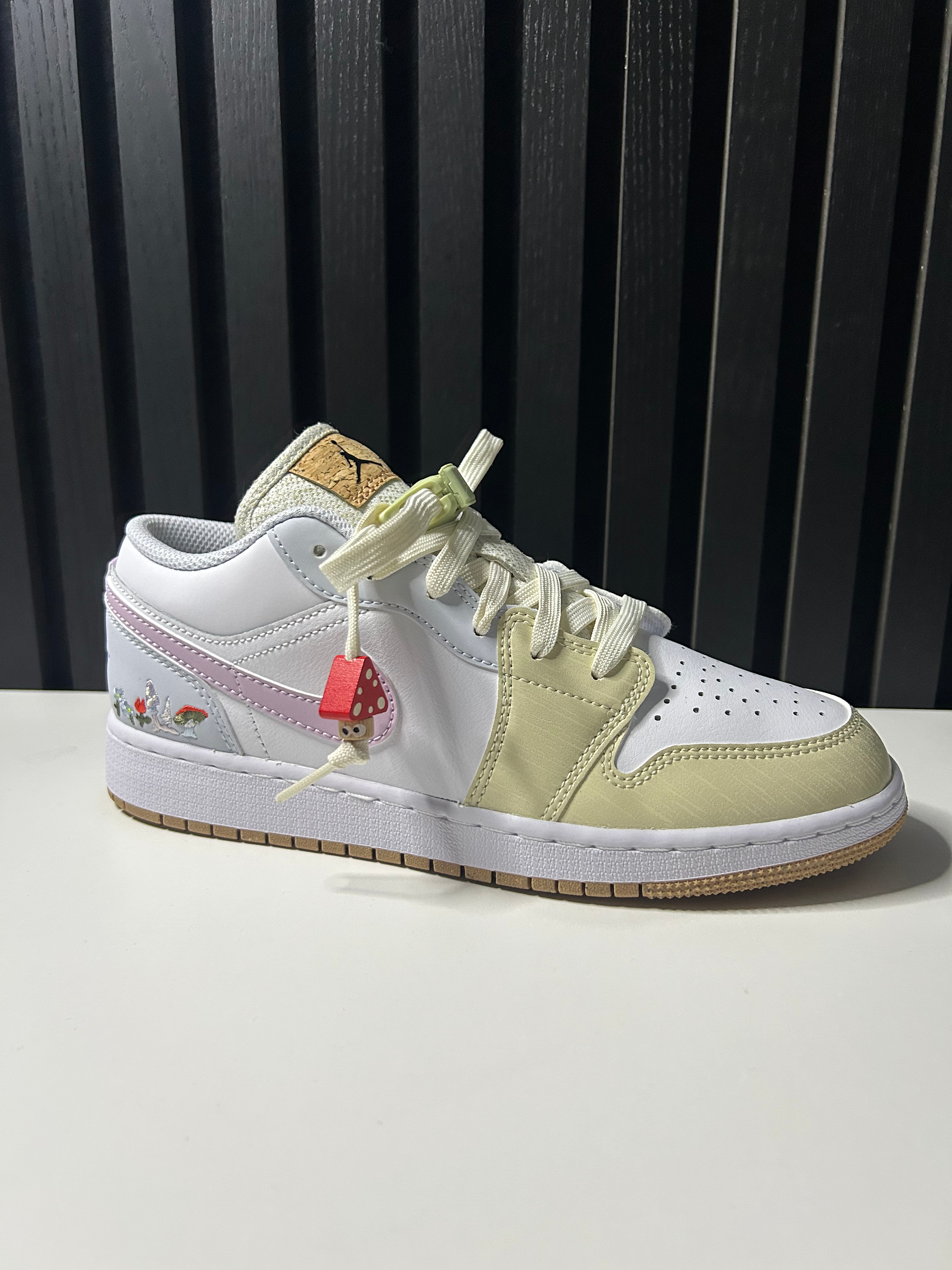 Nike Air Jordan 1 Low GS Mushroom | UK 5 | Trainers
