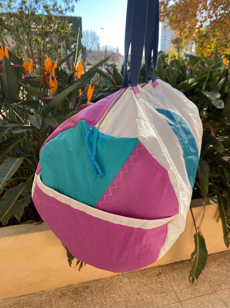 Miniature : Le grand sac de WE en voile de Windsurf vintage 