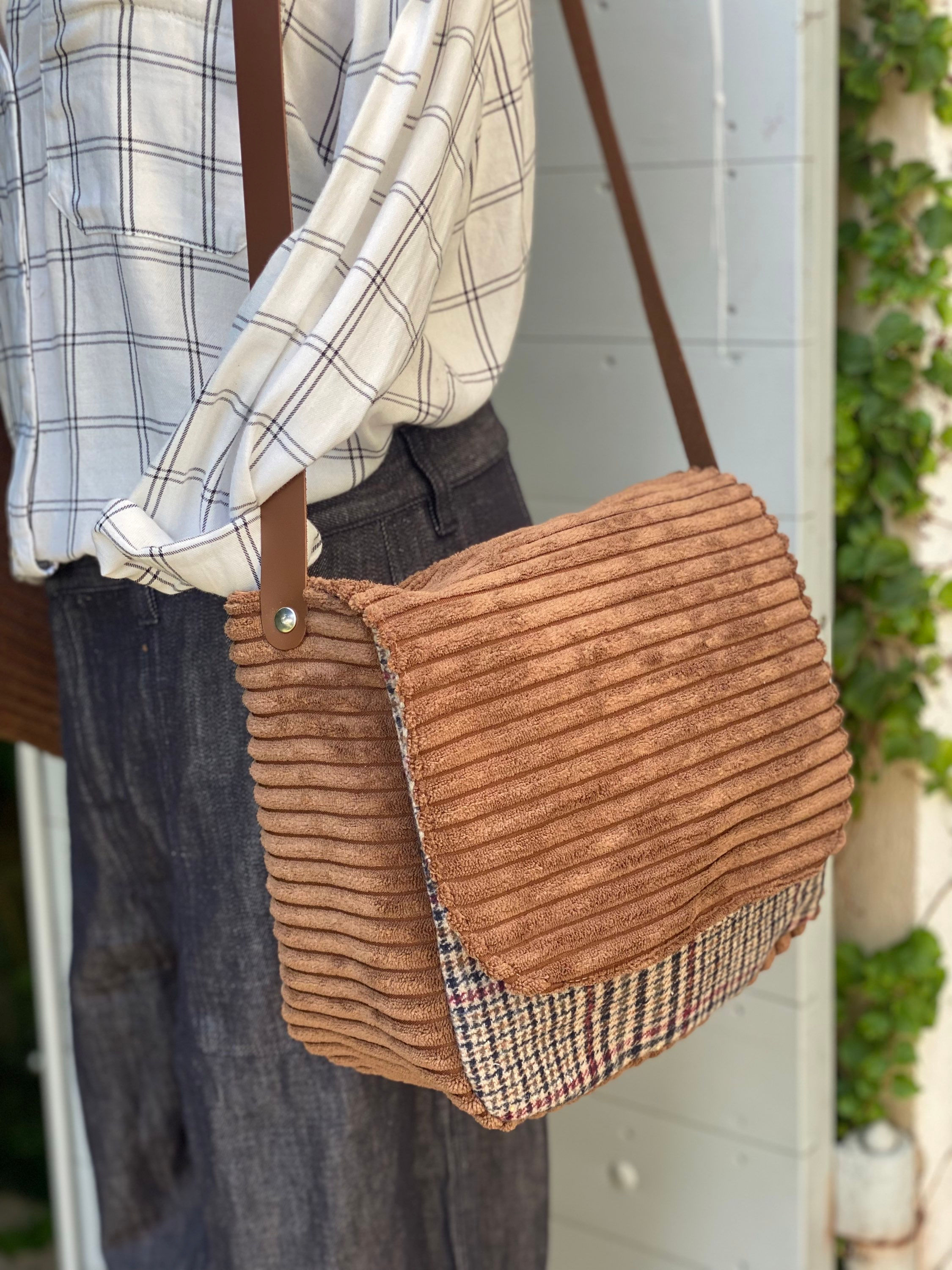 Besace M velours marron / lainage 