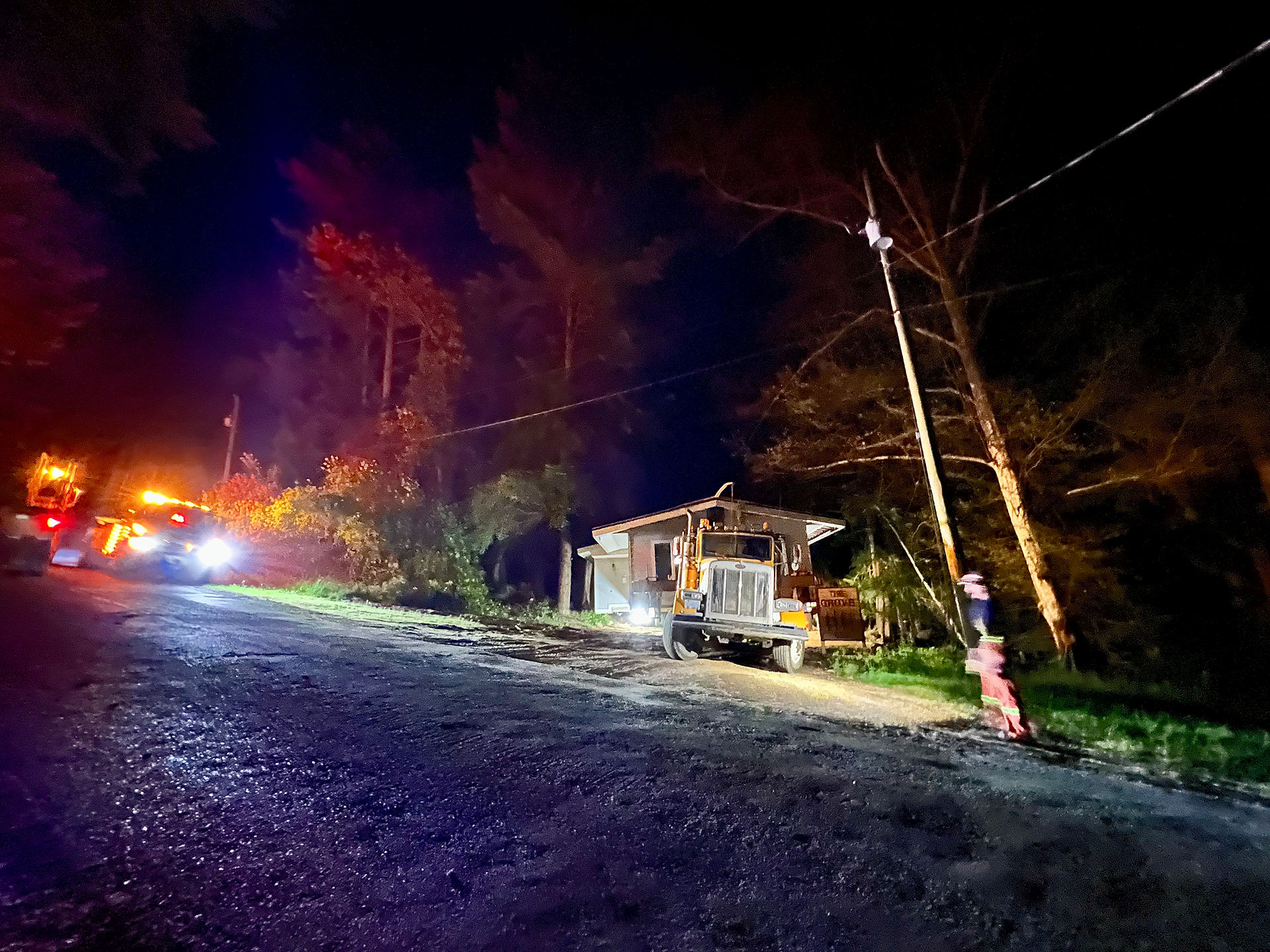 Nickel Brothers positioning a house at the Grove on Mayne Island