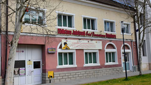 Zeci de persoane interesate de cursurile gratuite organizate de biblioteca județeană