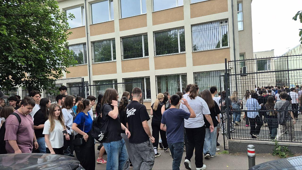 Emoții pentru peste 2.000 de elevi hunedoreni la prima probă a Evaluării Naționale
