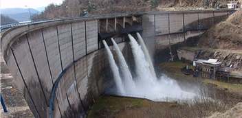 Barajul Cinciș, sub presiune. Peste un milion de metri cubi de apă evacuați