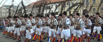 Sute de călușeri în festival. Joc și tradiții frumoase la Orăștie