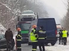 Patinoar pe DN7. Trei tamponări în doar zece minute