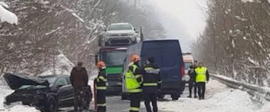 Patinoar pe DN7. Trei tamponări în doar zece minute