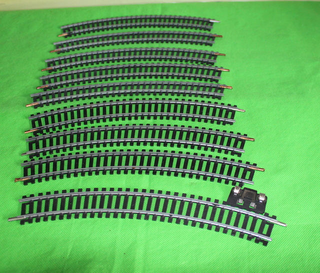 LIMA HO / OO GAUGE R360 8 CURVES PLUS ONE TERMINAL RAIL