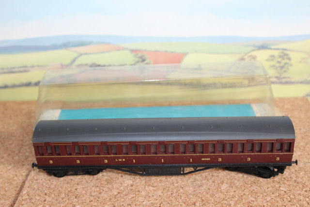 GRAHAM FARISH OO GAUGE LMS COACH BOXED