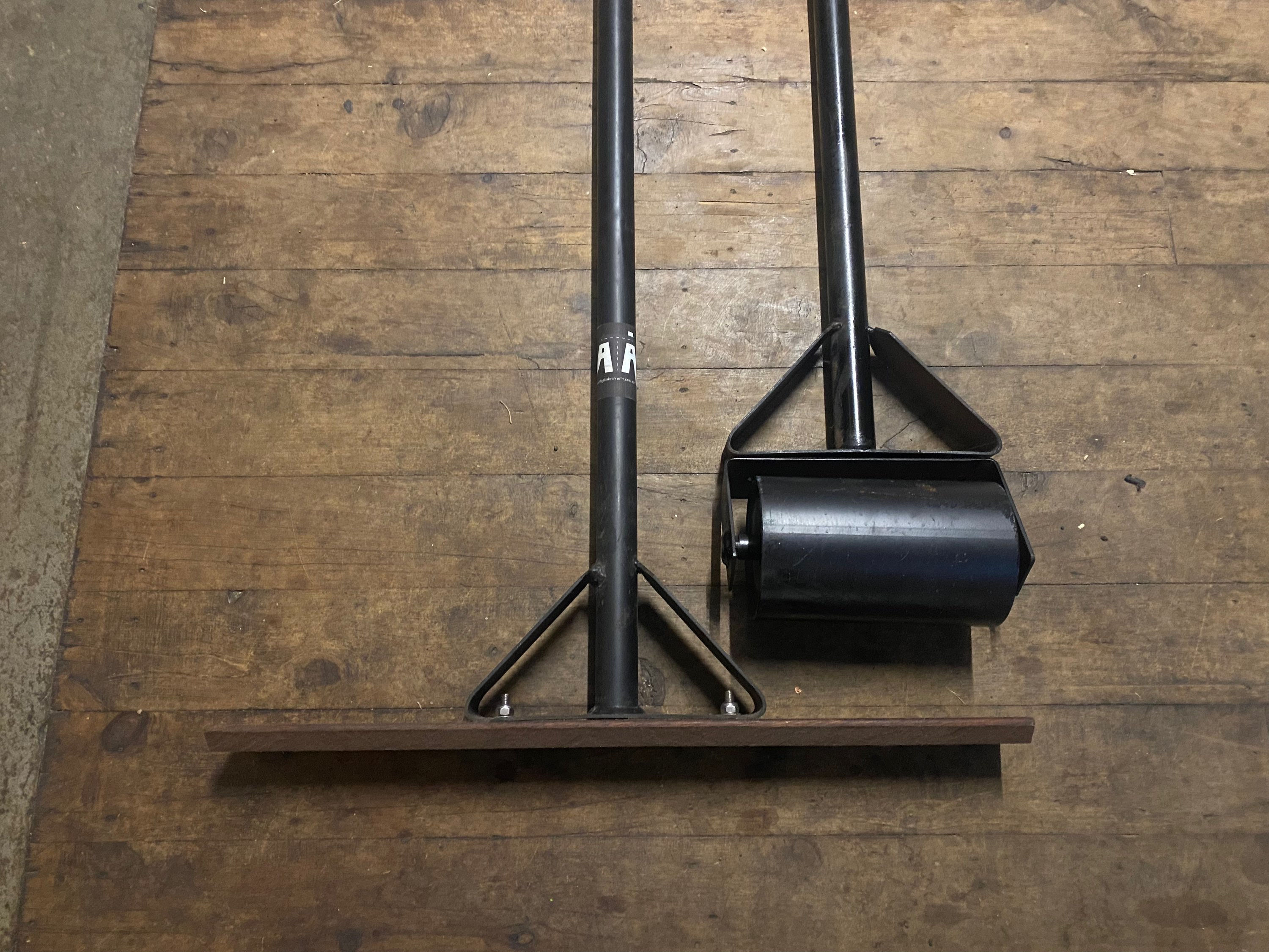 Mini roller / emergency rake