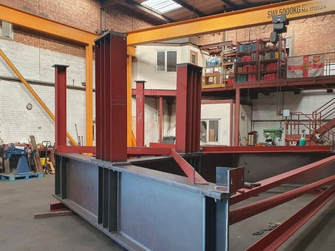 Steel structure assembly in the factory