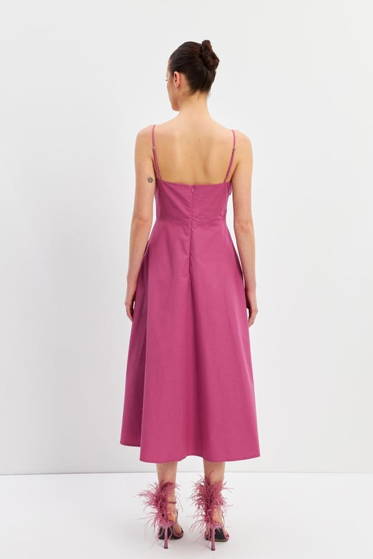 Küçük resim: Güllü elbise