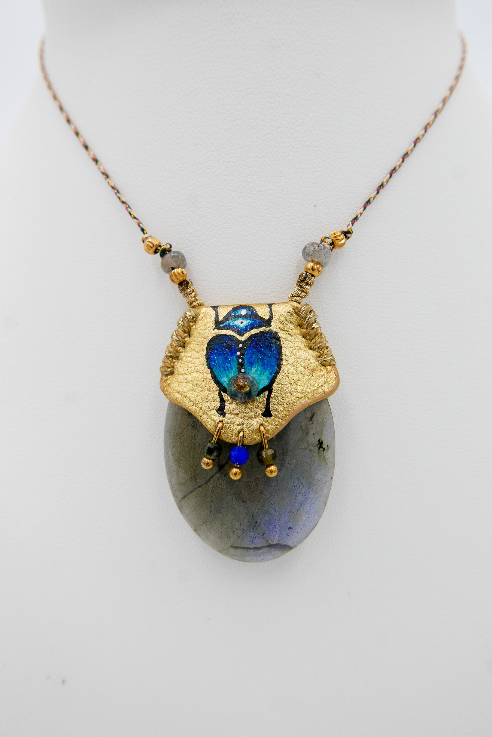 SAUTOIR TALISMAN - SCARABÉE par Unimoi bijoux et parures en cuir