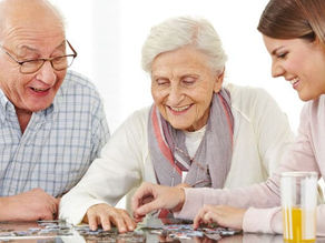 10 Easy Crafts for Seniors with Dementia: Inexpensive DIY Ideas