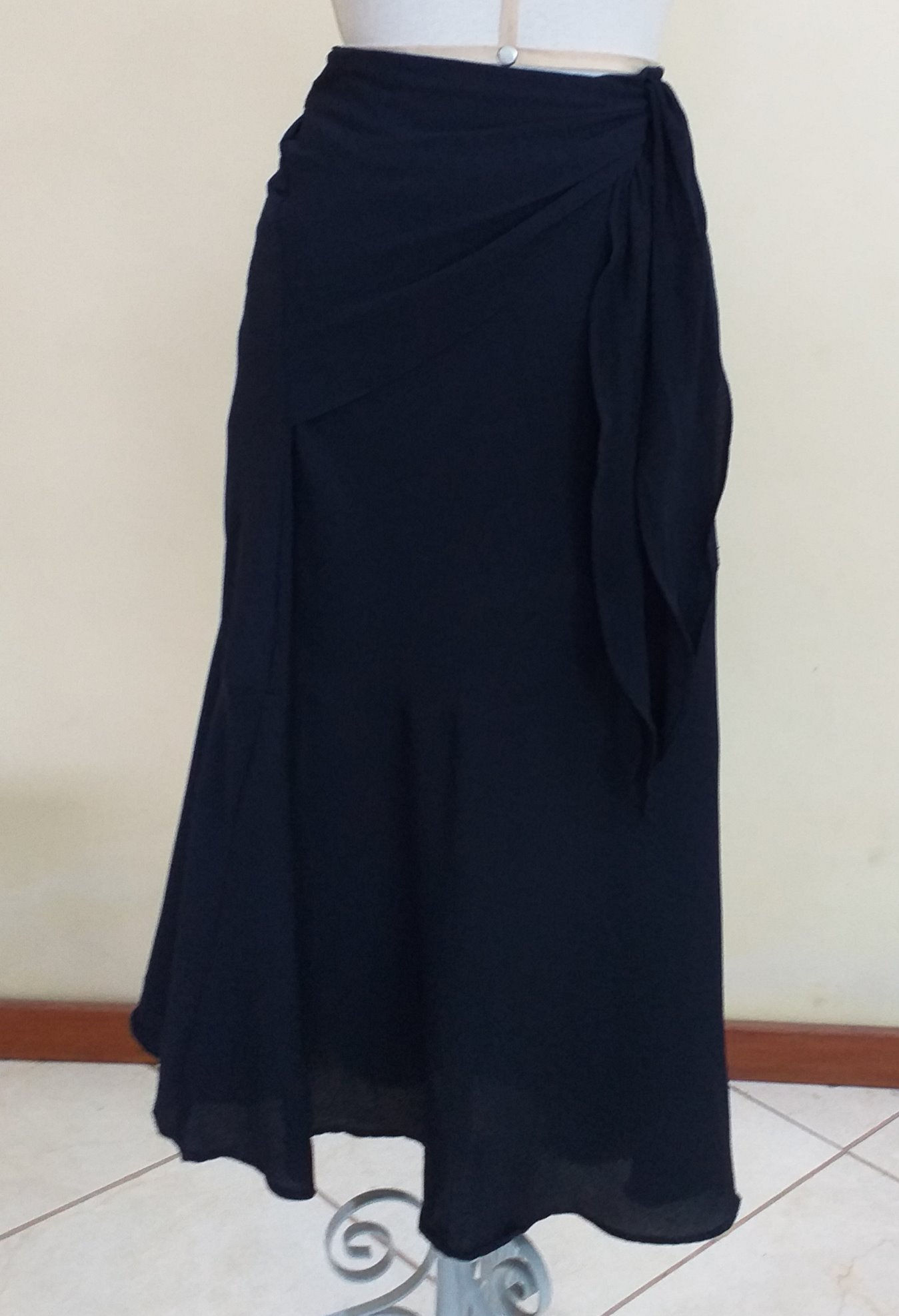 Saia midi assimétrica