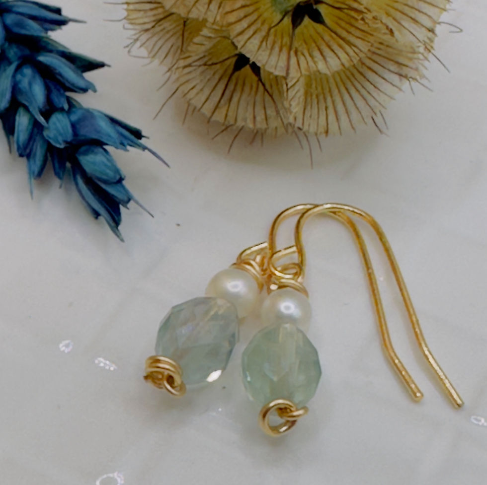Gold-filled hook earrings with pearls and green fluorite