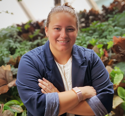 Dessi McEntee Headshot.png