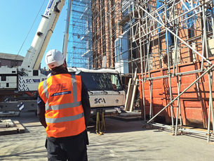 A qualified worker overseeing the technical aspects of lifting operations.