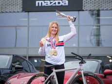Hendy Supports Colleague At Cycle Speedway World Championships