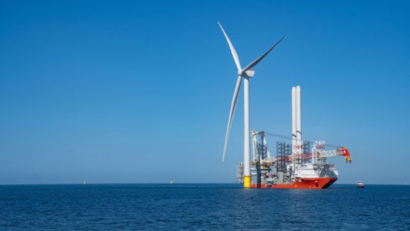 ScottishPower And Masdar Set UK Record For Biggest Blade Install At East Anglia