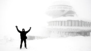 Śnieżka, Jacek Litwin, zima w górach, człowiek na szczycie