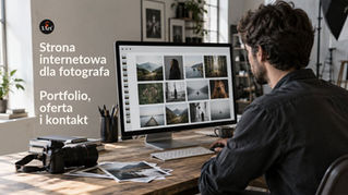 Fotograf przegląda stronę ze swoim portfolio na monitorze w pracowni fotograficznej.