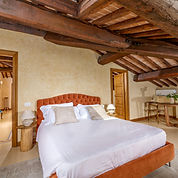 luxury villa near Pienza (5).jpg