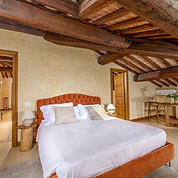 luxury villa near Pienza (5).jpg