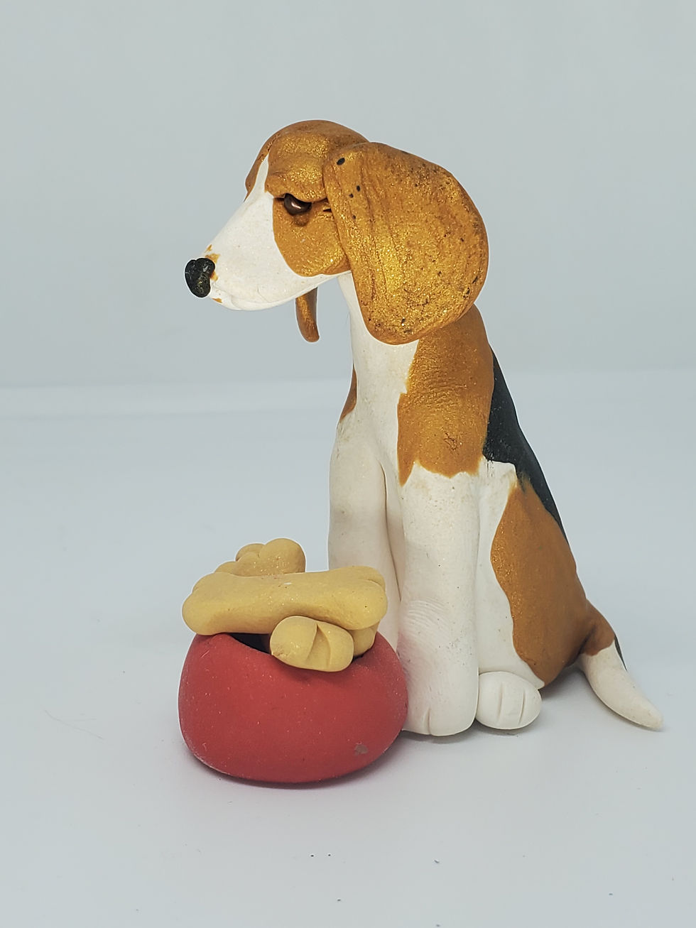 BEAGLEChristmas Ornament TRI COLOR BEAGLE w/Dish CAN BE PERSONALIZED