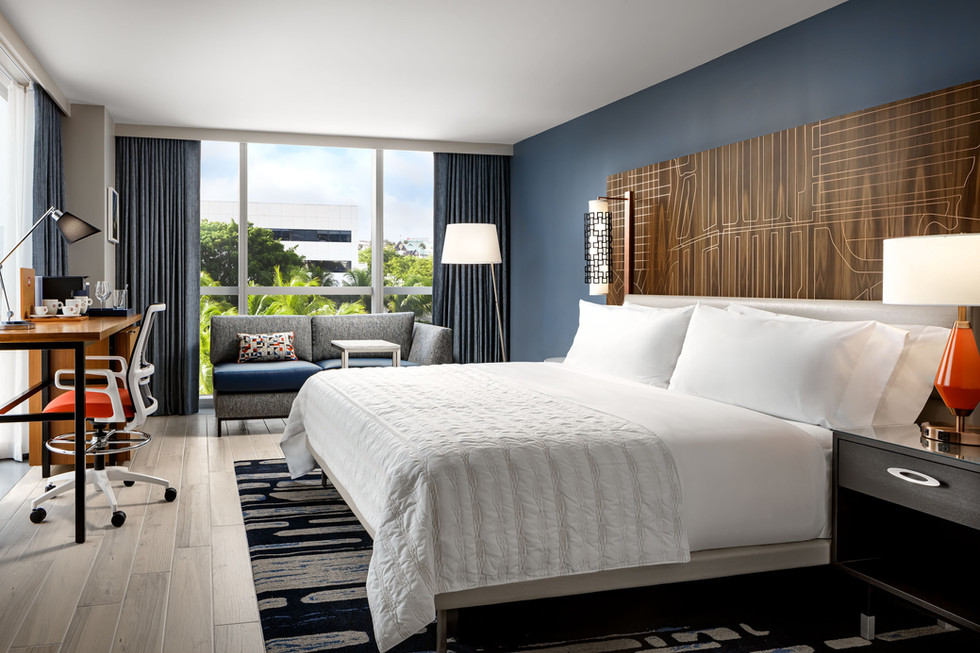 fllda-king-guestroom-3211-hor-clsc.jpeg