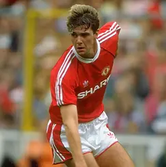 Gary-Pallister-of-Manchester-United-and-John-Barne-db0a62cb29e3642f62240113895e7079.webp