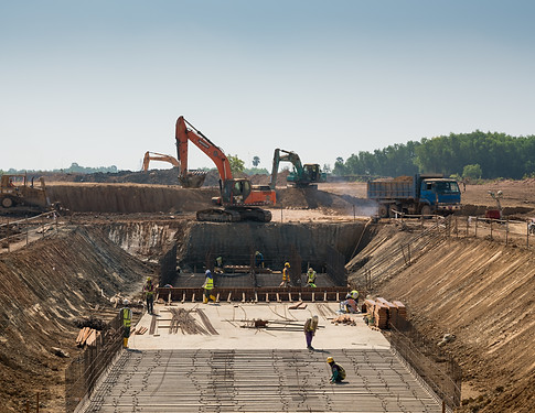 heavy-machines-construction-workers-working-building.jpg