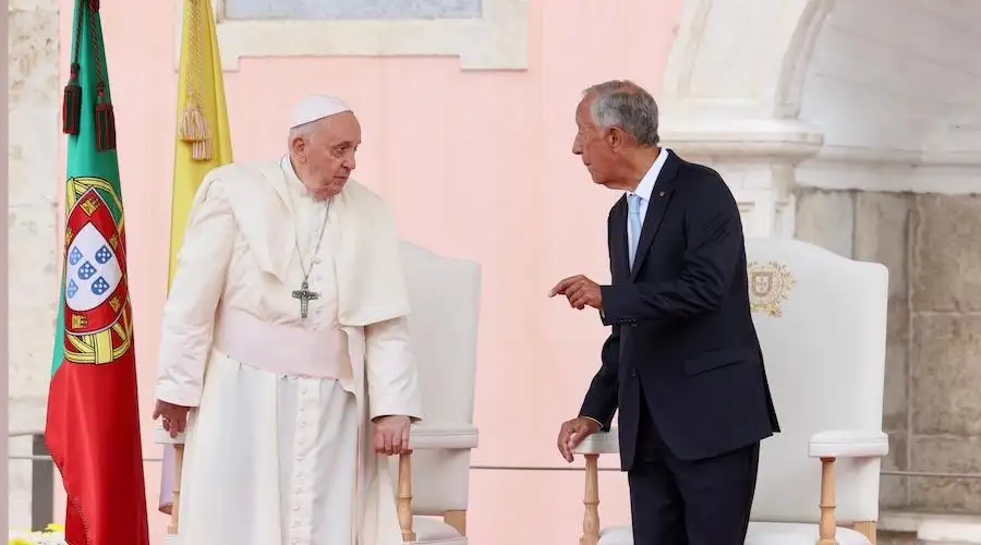 Francisco sostuvo una reunión con el presidente de Portugal Marcelo Rebelo de Sousa