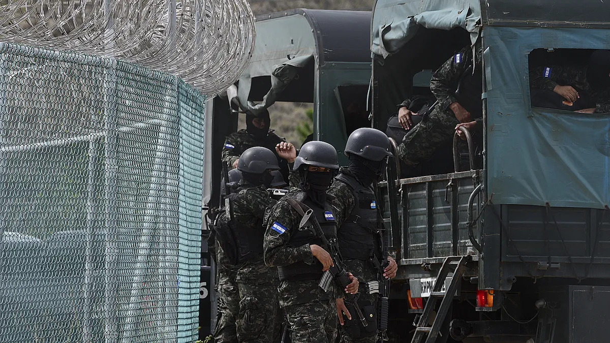 Autoridades hondureñas trasladaron a una cárcel de máxima seguridad a más de 1,500 reos
