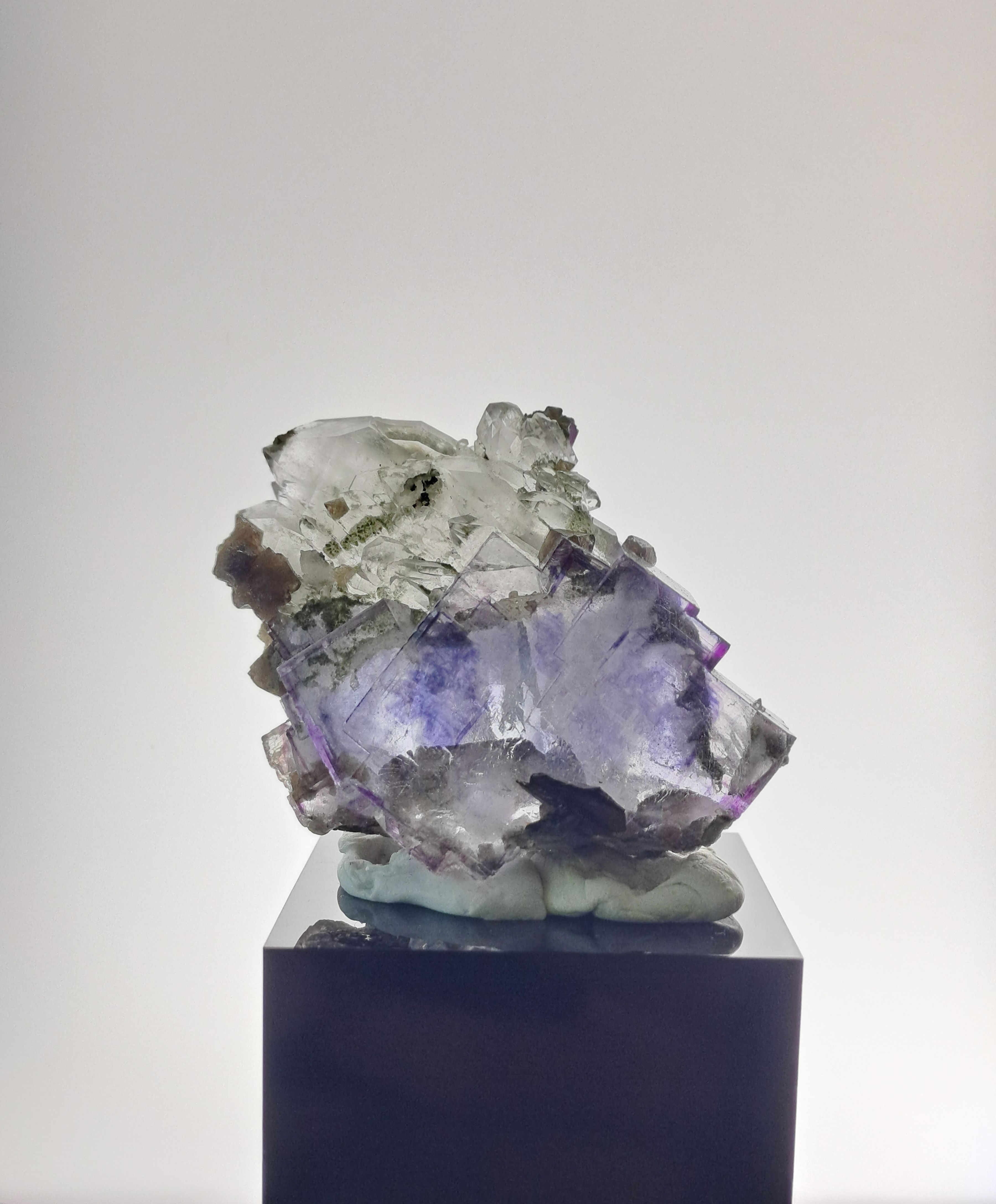 Fluorite c\ Quartzo Yaogangxian, China