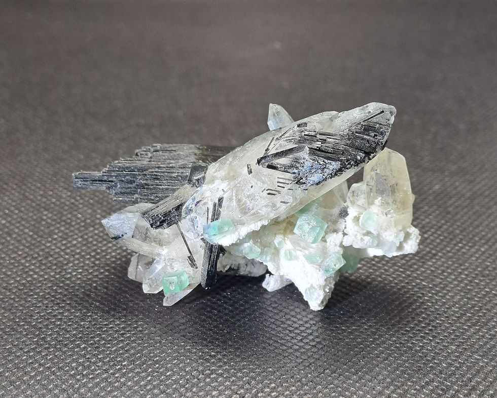 Miniatura: Quartzo Erongo c\ Turmalina e Fluorite