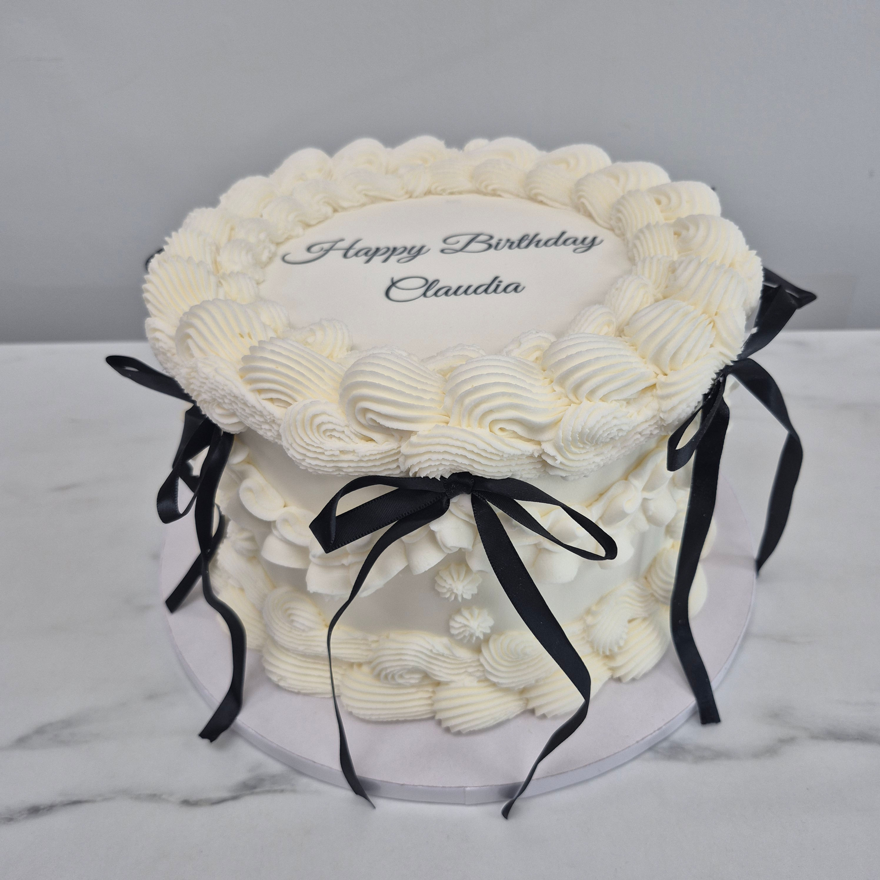 Round Vintage Cake Design
