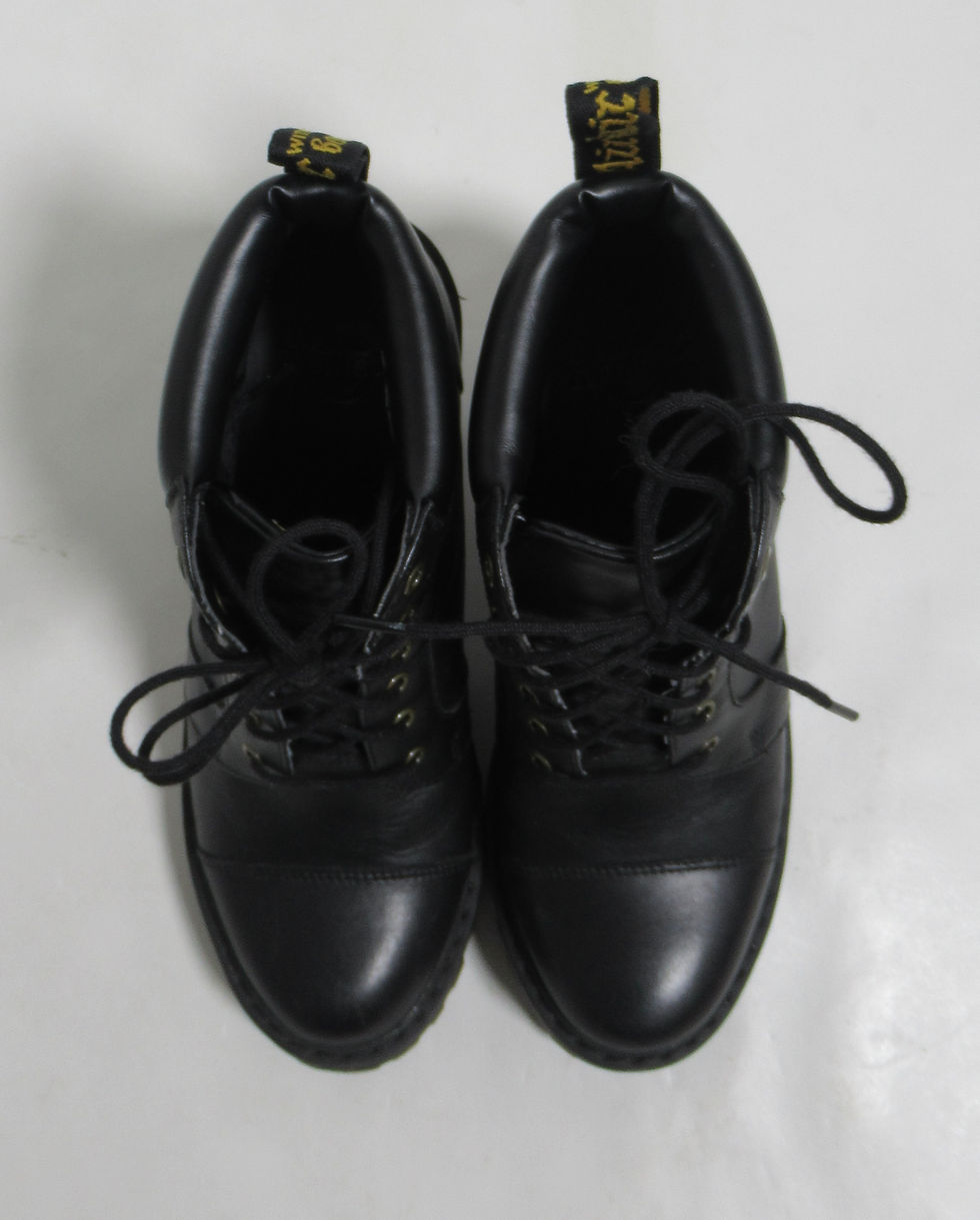 Thumbnail: Dr Martens Averil Women's Leather Heeled Ankle Boots Black Sendal 7 US L / 5 UK